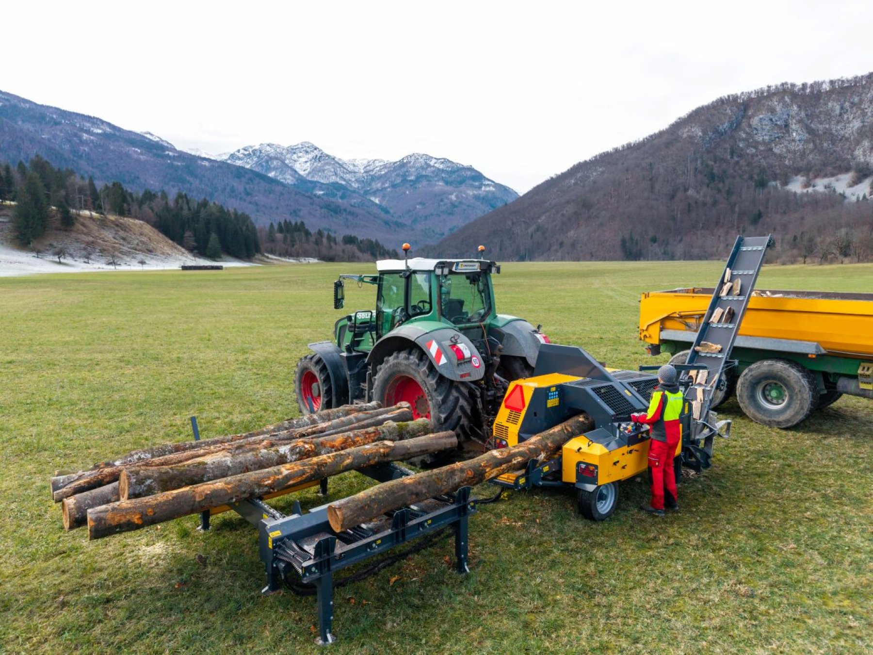 TITAN 40/20 tűzifa feldolgozó